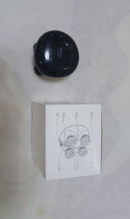 Продаётся массажёр для головы новый в наличии 8шт кому интересно звони