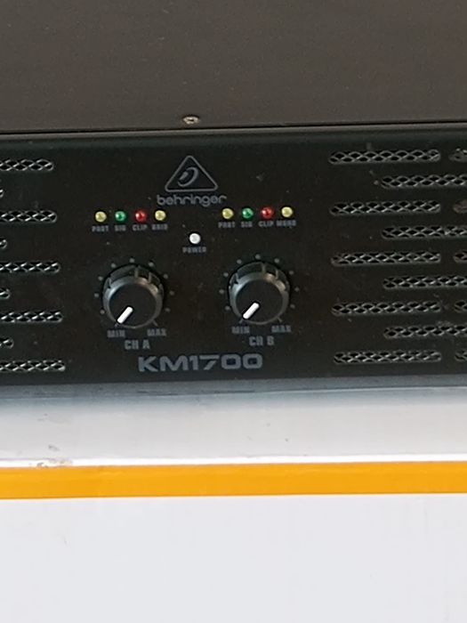 Amplificator Behringer KM 1700, ca nou