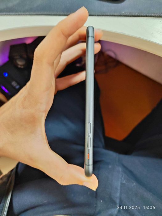 Iphone 11 4/128, в идеальном состоянии.