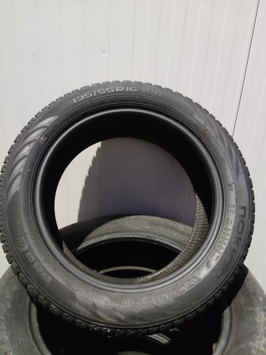 2бр зимни гуми 195/55/16 Nokian WR, Runflat
6.83mm
Добро състояние без