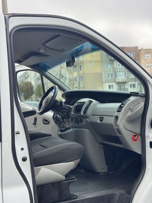 Vând Opel Vivaro 1.9TDI