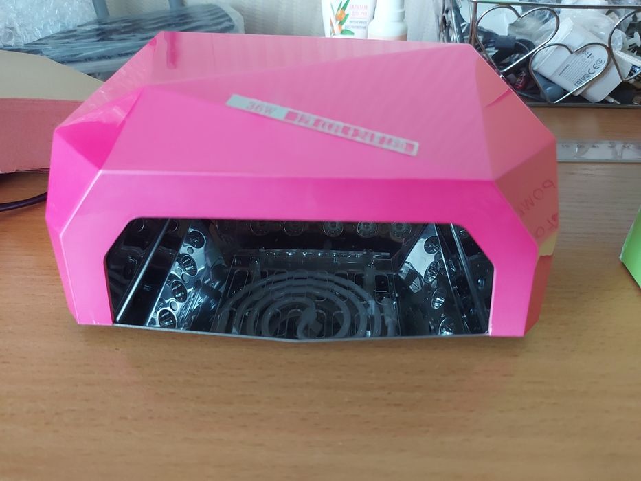 Лампа для сушки ногтей