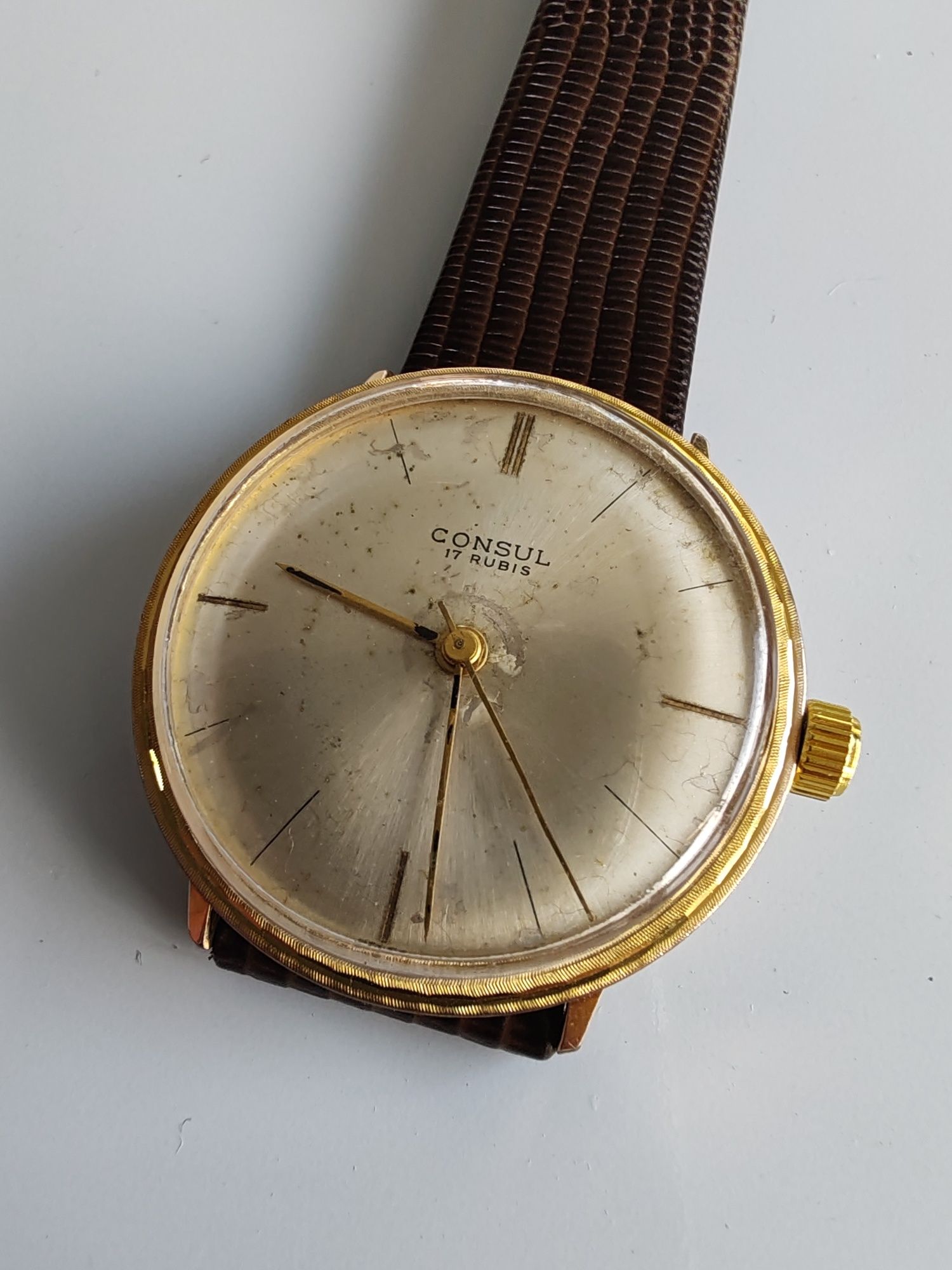 Ceas Consul Int Manuala 35 mm Funcționează excelent!