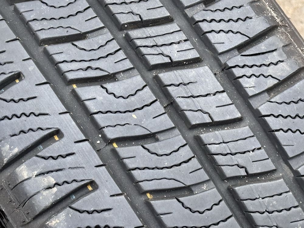 205/65R16C Goodiyear CargoVector 4бр зимни dot1820 8мм
