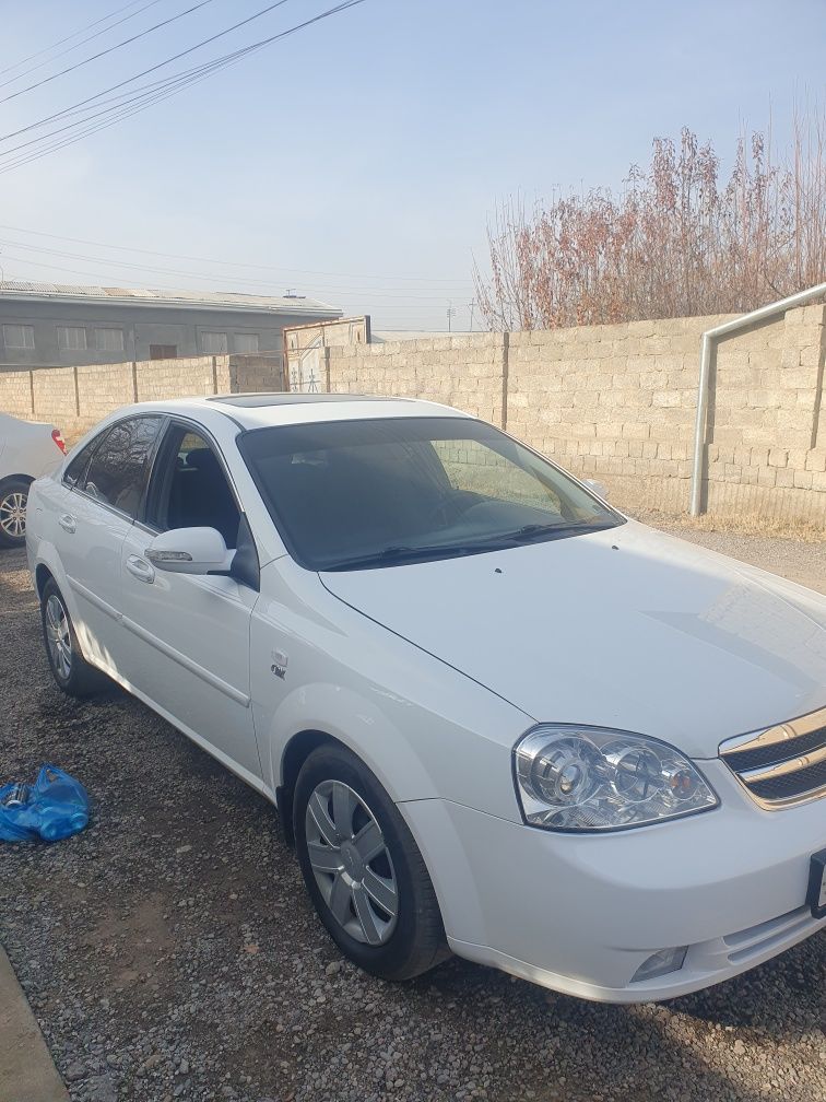 Lacetti 1,8 sotiladi