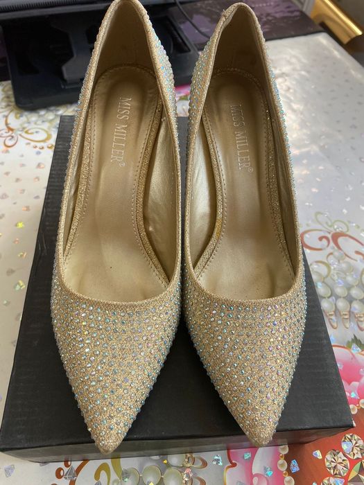 Продам туфли бежевый