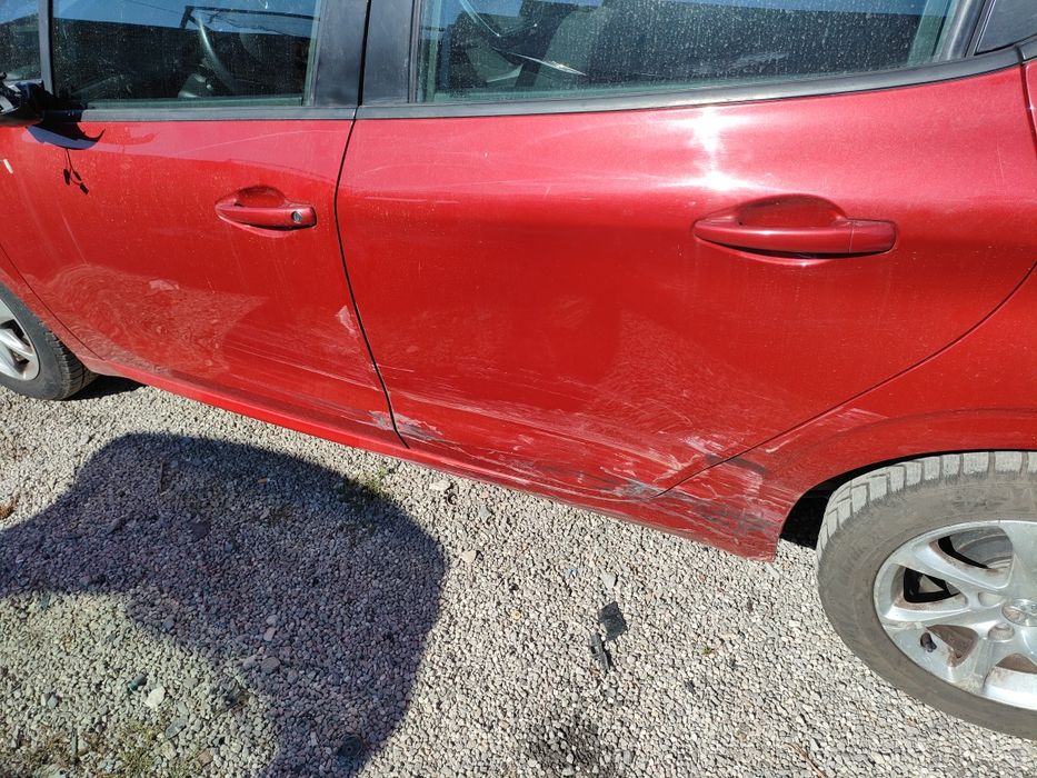 Продавам на части Пежо 208 1.2 бензин