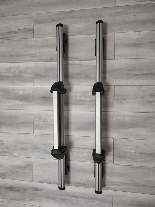 Suport schiuri auto universal – 2 schiuri / 1 snowboard cu chei