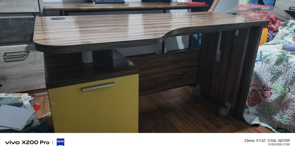 Продам стол компьютерный