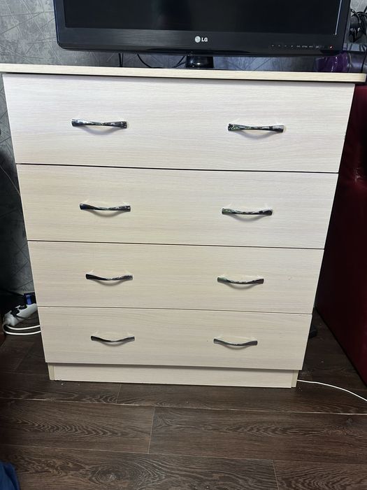 Камод и шкаф пенал