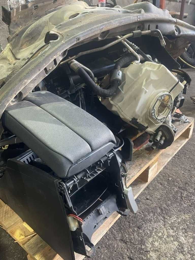 BMW 320 D 2.0 E91 177 к.с. на части