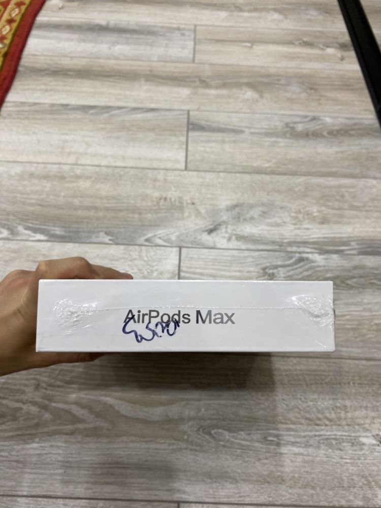 AirPods Max LUX 1