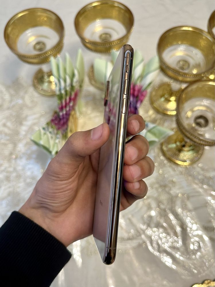 Iphone xs max gold