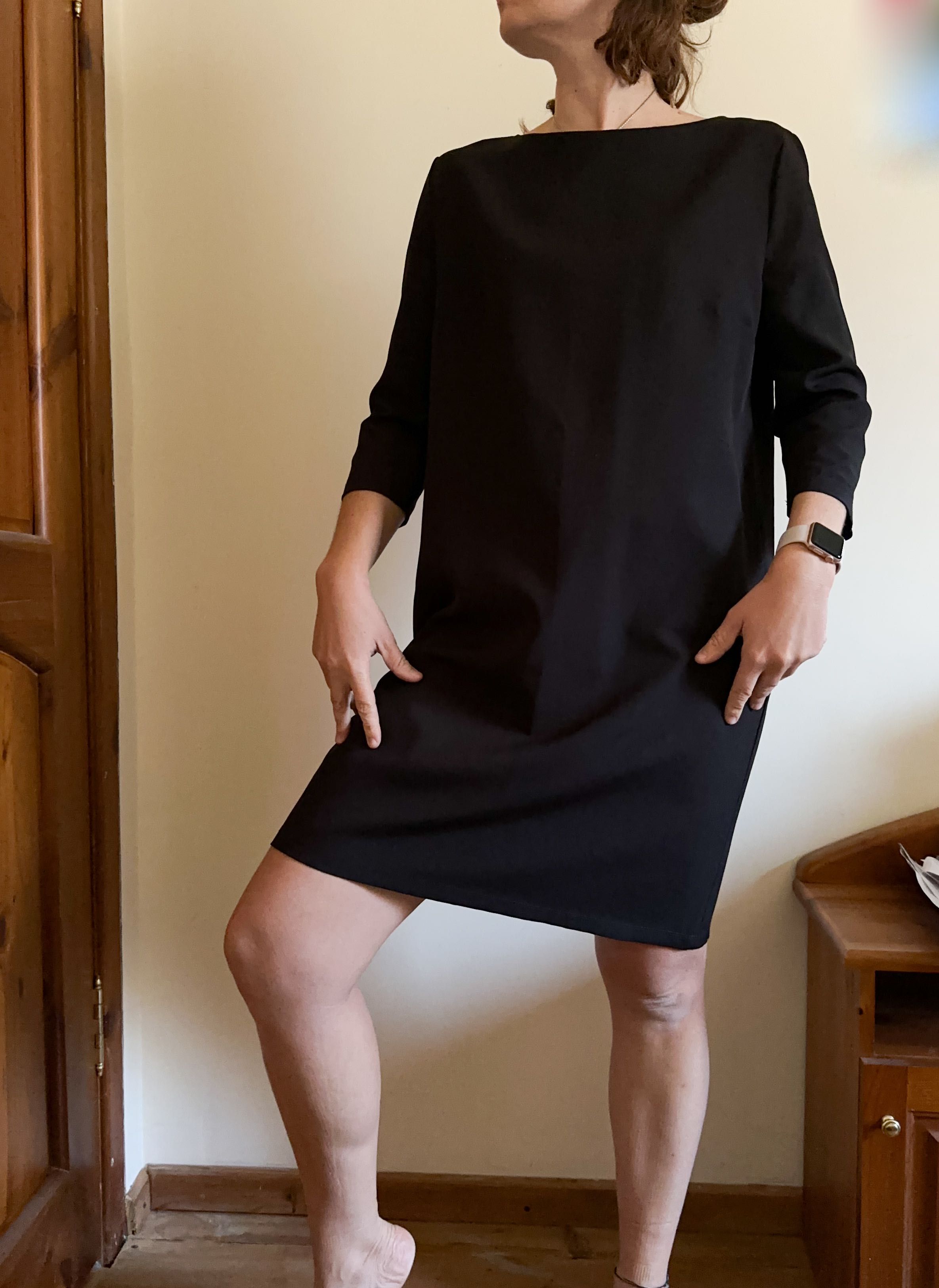 Черна рокля М лаконична