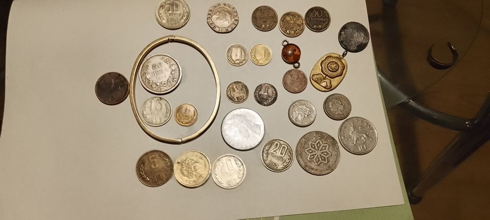 Продавам лот от стари монети и други колекционерски предмети