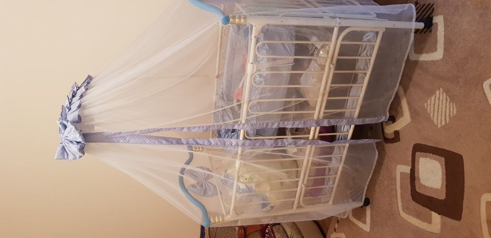 Колыбельная кровать