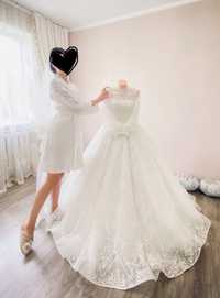 Свадебное платье ,пышное с кружевом