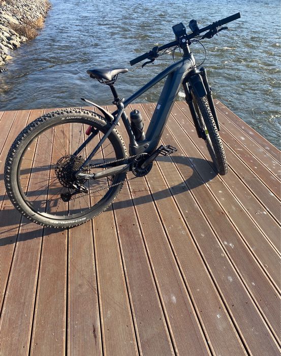 Bicicletă electrică cube