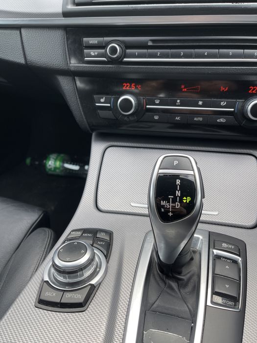 Dezmembrez bmw f10 M Paket 2013 520d automat Smg