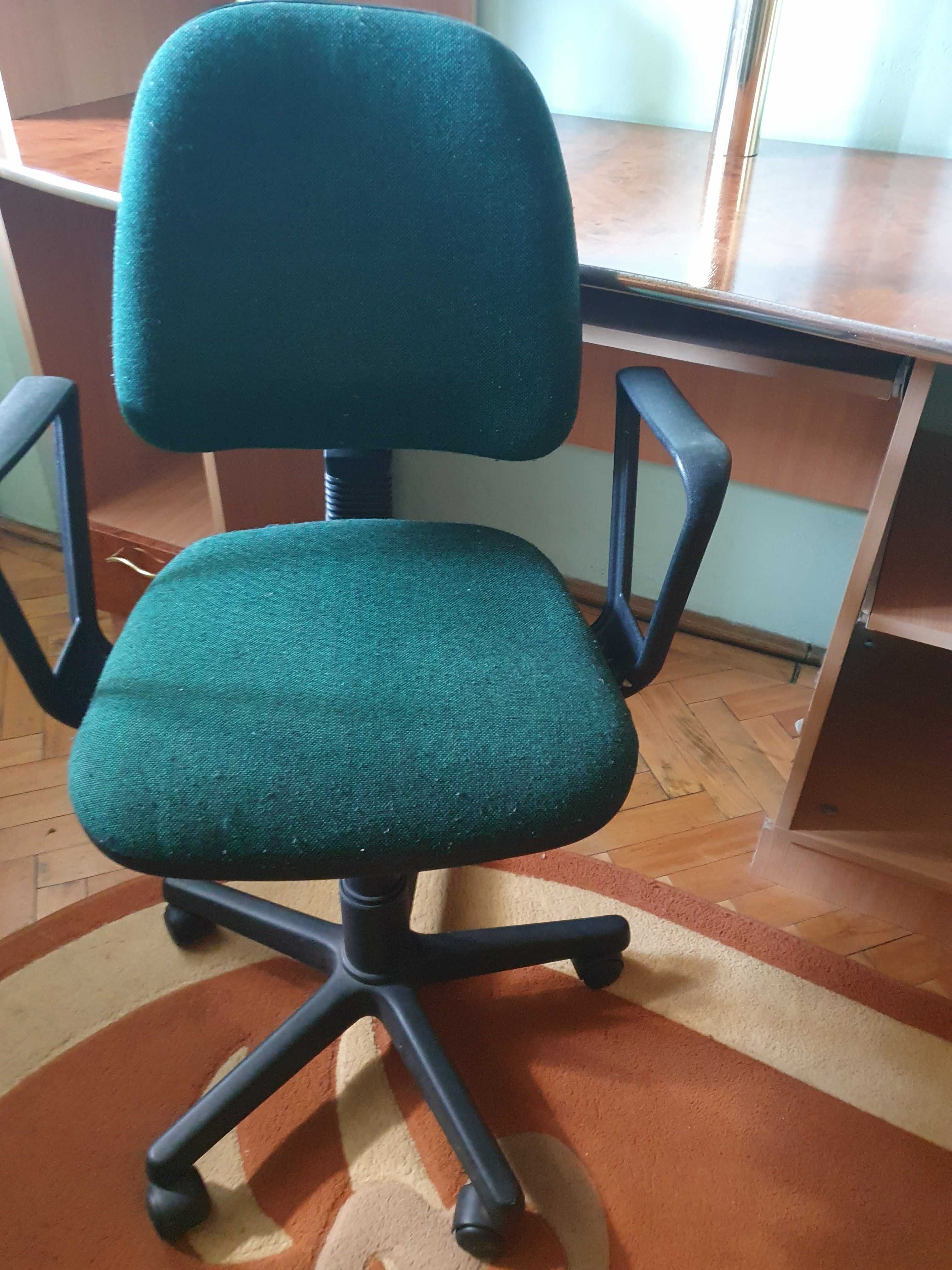 Birou din lemn masiv cu  Scaun de birou ergonomic