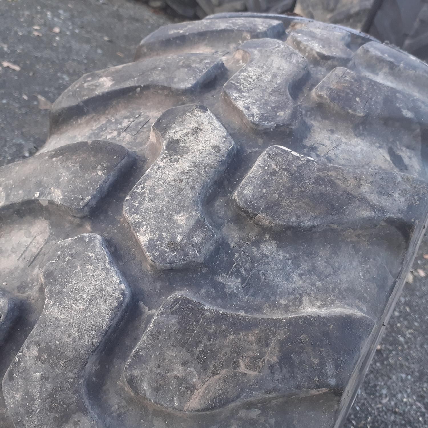 Cauciucuri 335/80R20 Dunlop Anvelope Tractor Second Hand