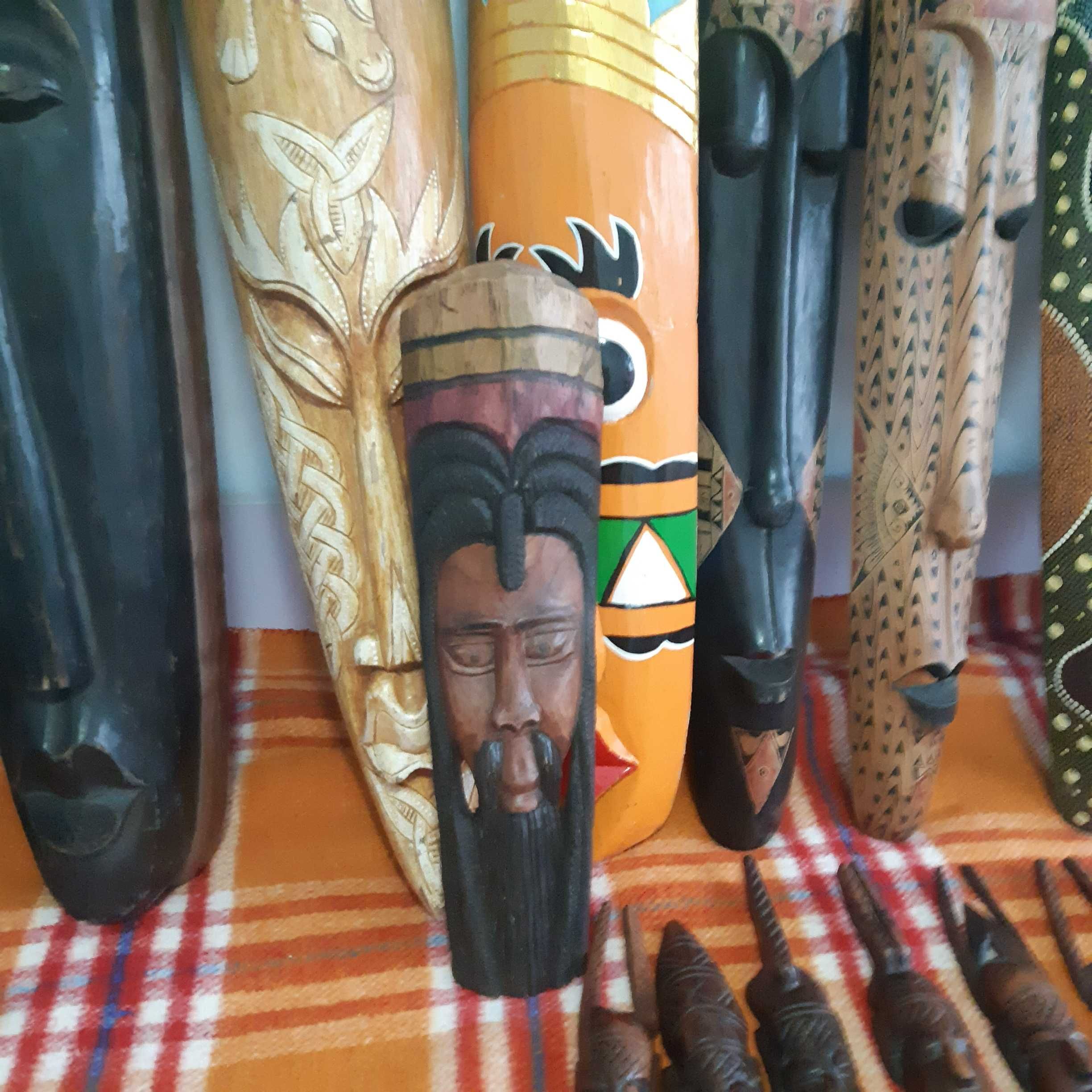 Colectie Masti  tribale africane ..1 metru 13 bucati