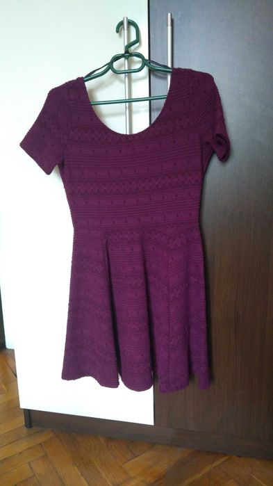 Прекрасна Рокля H&M, винено червена