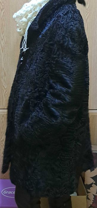 Haina astrahan negru model clopot.