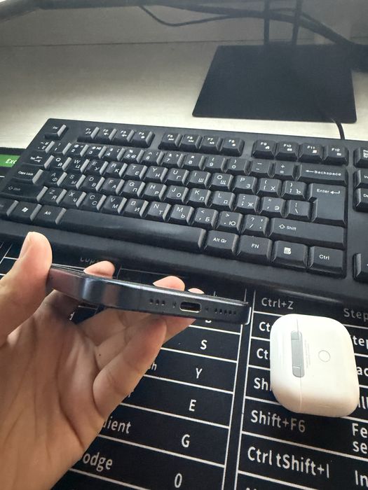 IPhone 15 pro, blue titanium