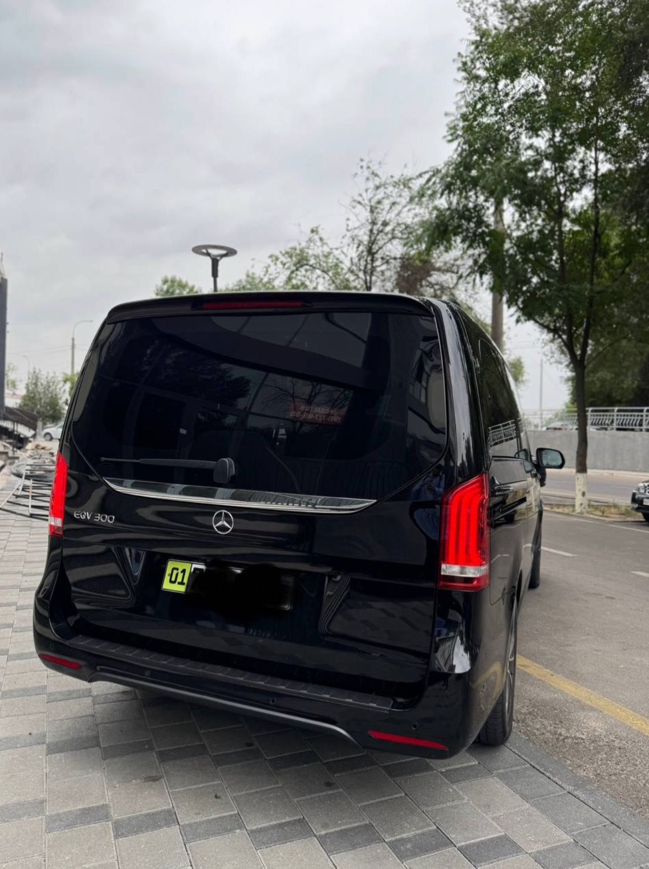 Mercedes V-class electro. 2021 EQV 300. Vito / Viano / miniven