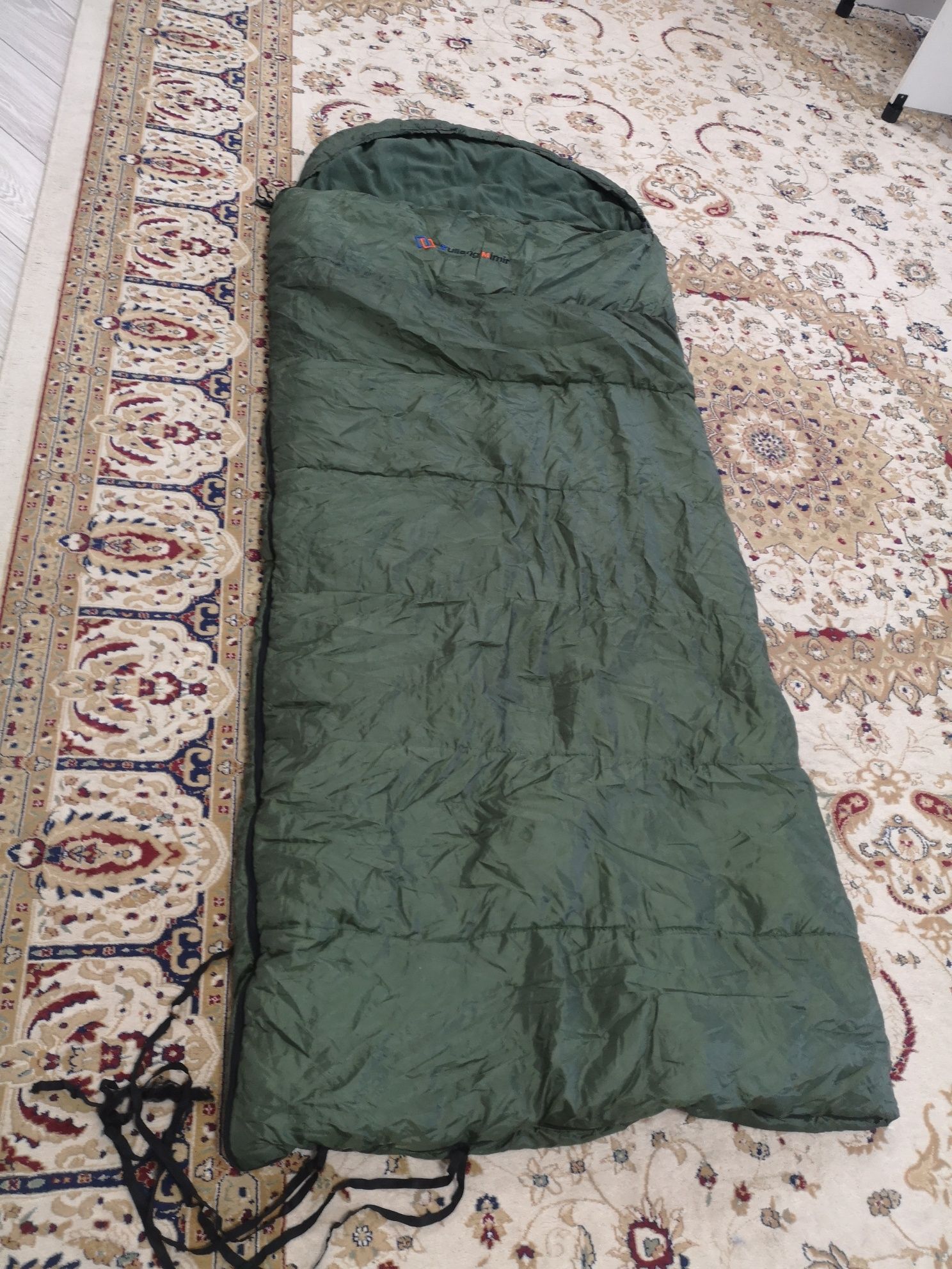Срочно продам большое походное спальное одеяло, размер 235 на 95.