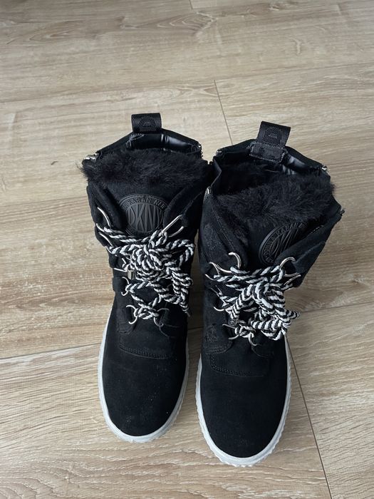 Ghete piele intoarsa cu blanita DKNY