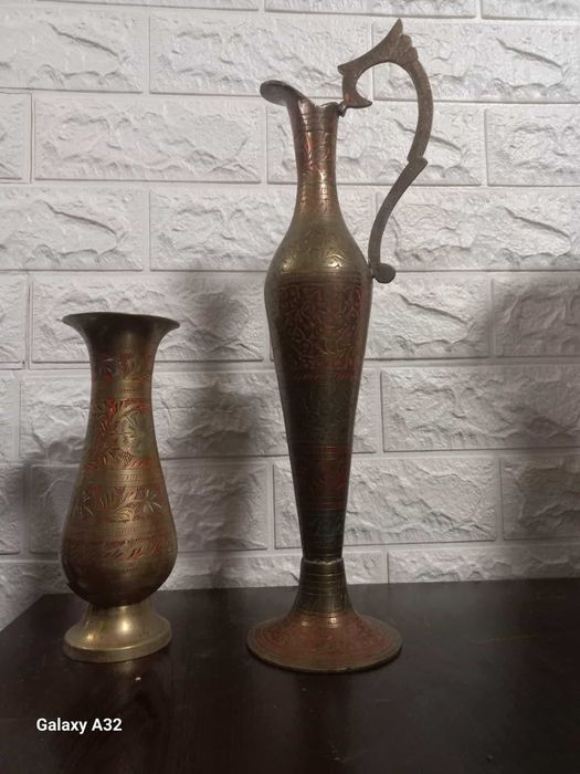 Продавам декоративни статуи, вази и фигури – без забележки