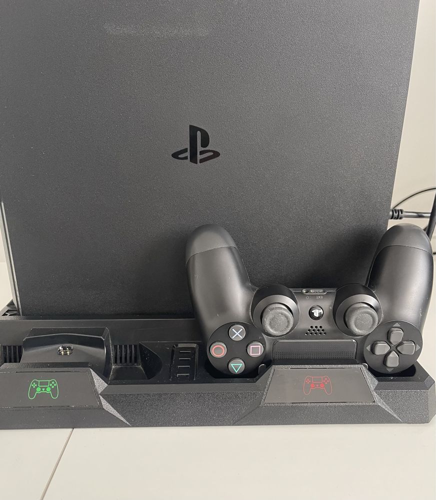 Set: Consola PS4 slim + Dock Multifunctional