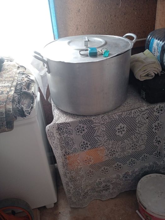 Продам кастрюлю 40 л