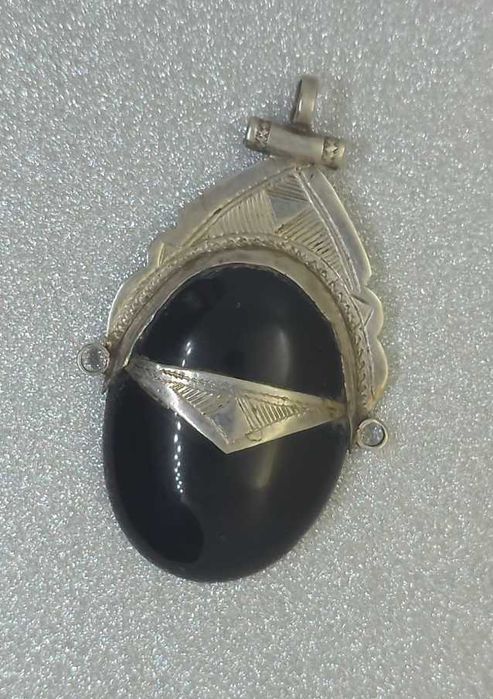 Pandantiv tuareg etnic - argint, cabochon negru
