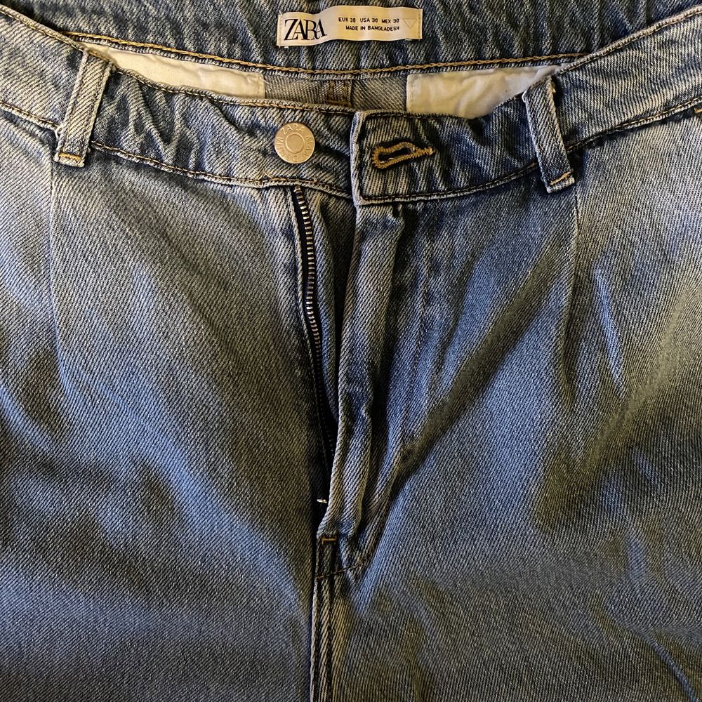 Blugi Zara aproape noi