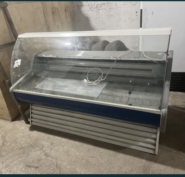 Продам холодильник ветрина