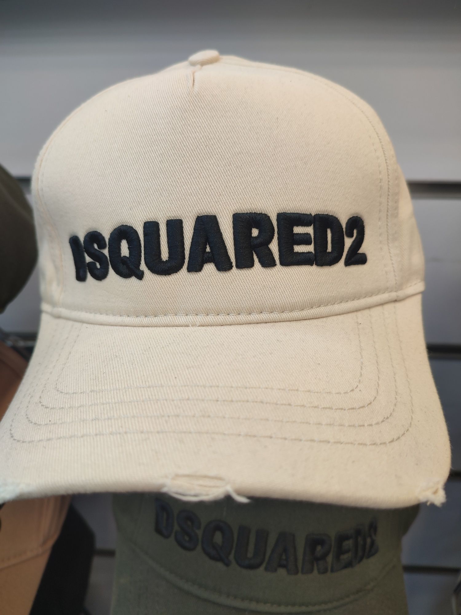 Продавам спортни шапки DSQUARED2, Prada и Gucci