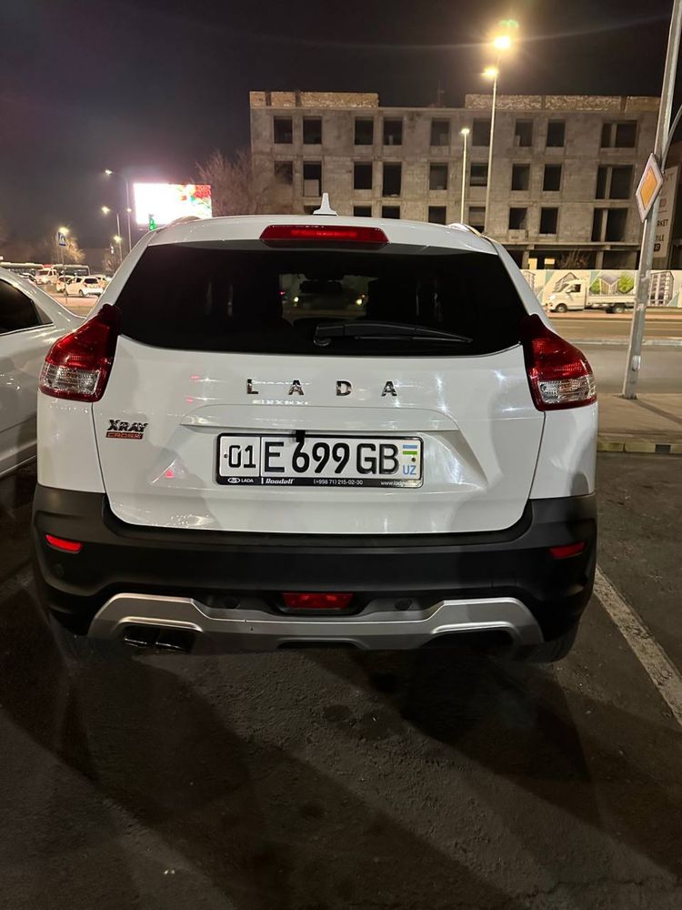 Белый Lada Xray Cross