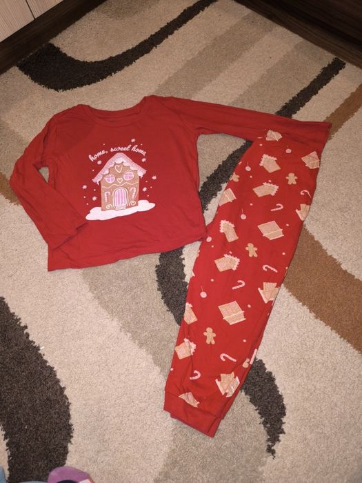 Лот дрешки 110см роклички,коледна пижама и други