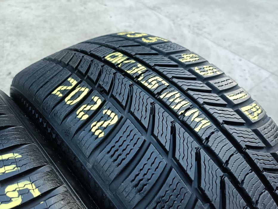 Doua anvelope de iarna 235 45 18 continental wintercontact TS870P