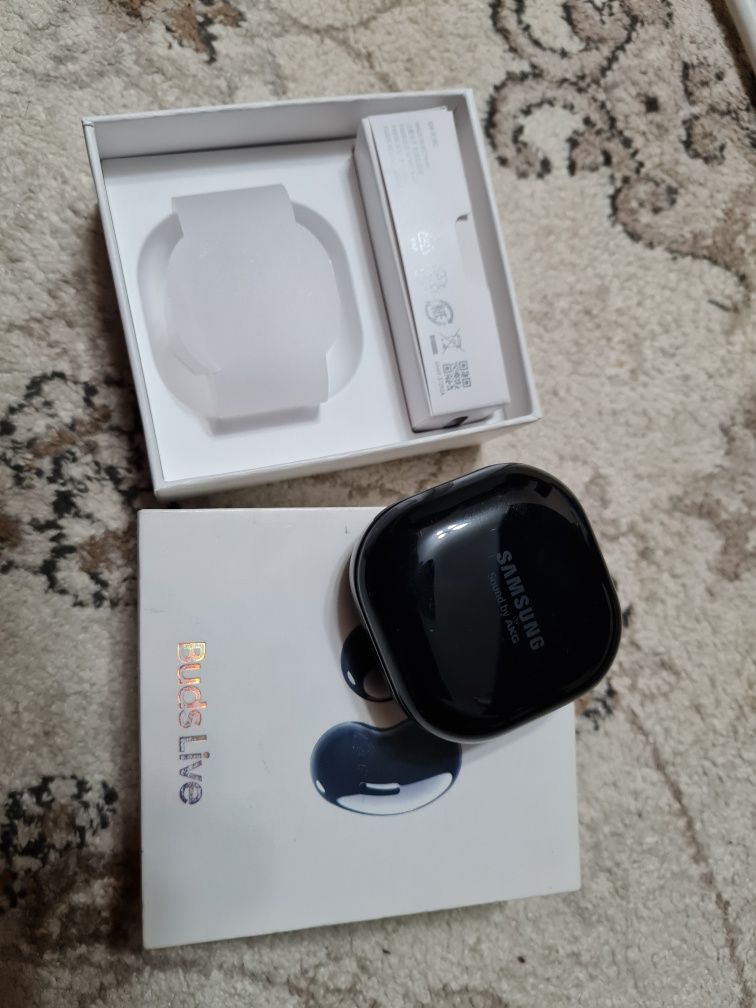 Наушники Samsung Galaxy Buds Live