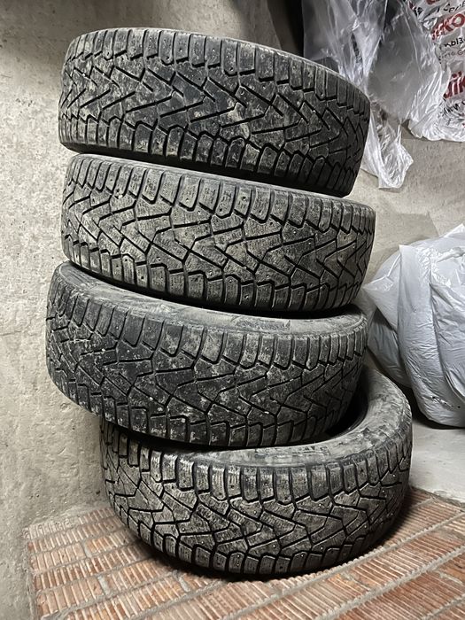 Продам комплект шин Pirelli 235/55/20