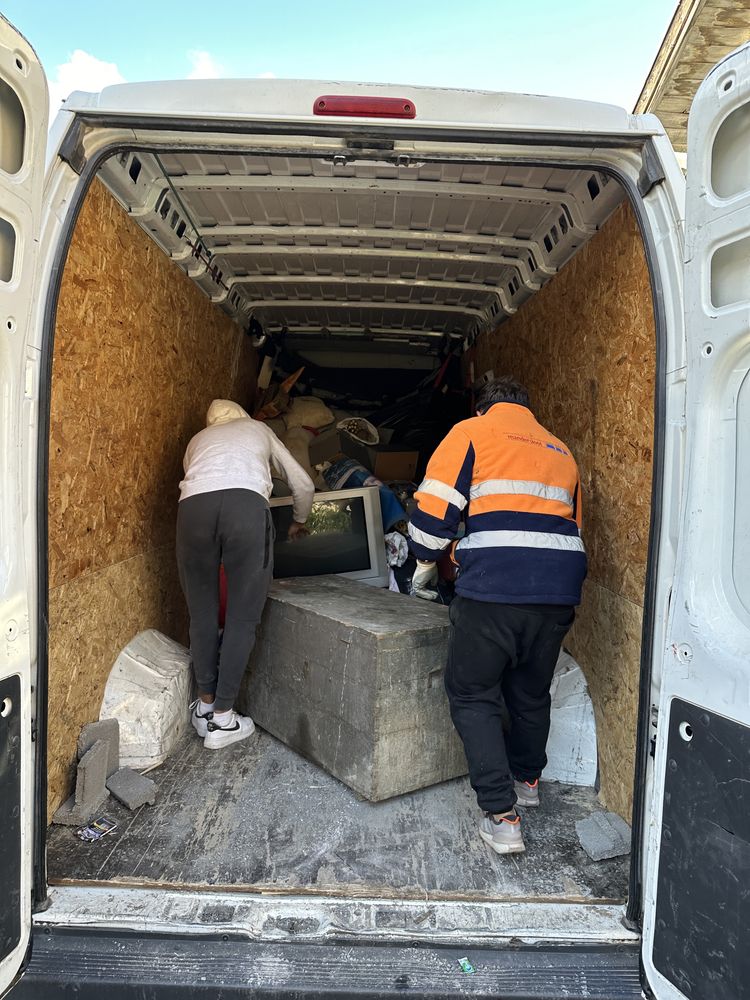Debarasare mobila debarasari moloz mutari transport  evacuare moloz