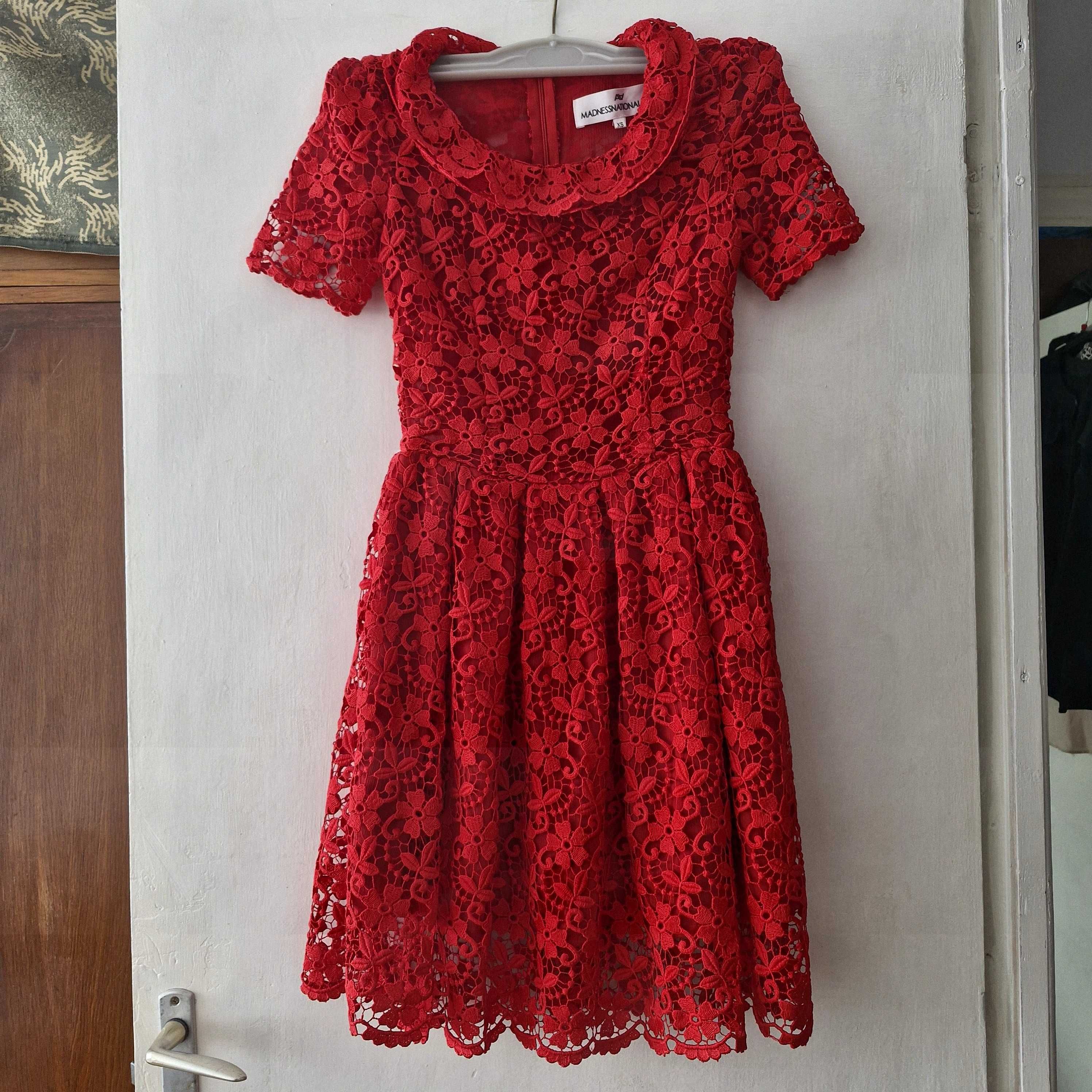 Rochie roșie dantelată elegantă Madness – mărime XS