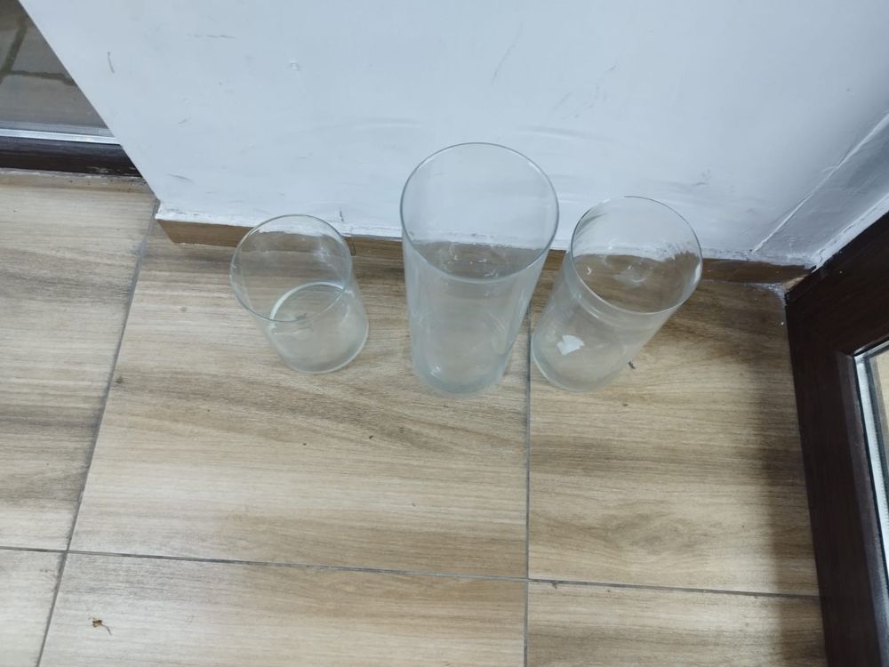 Стеклянные вазы разных размеров