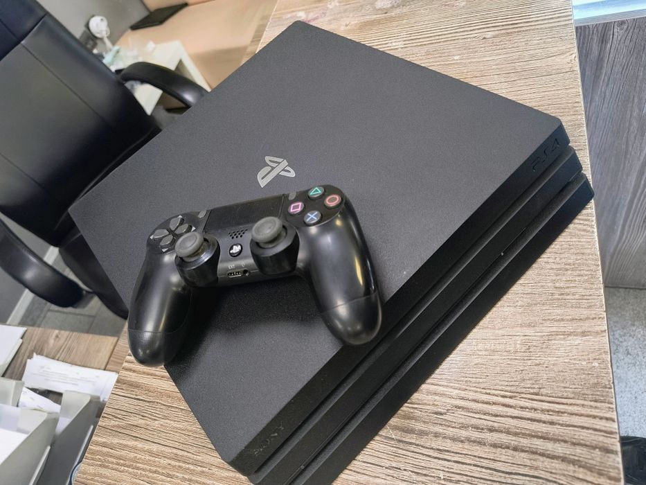 Sony Playstation 4 PRO / 1TB / CUH-7216 / 1 джойстик