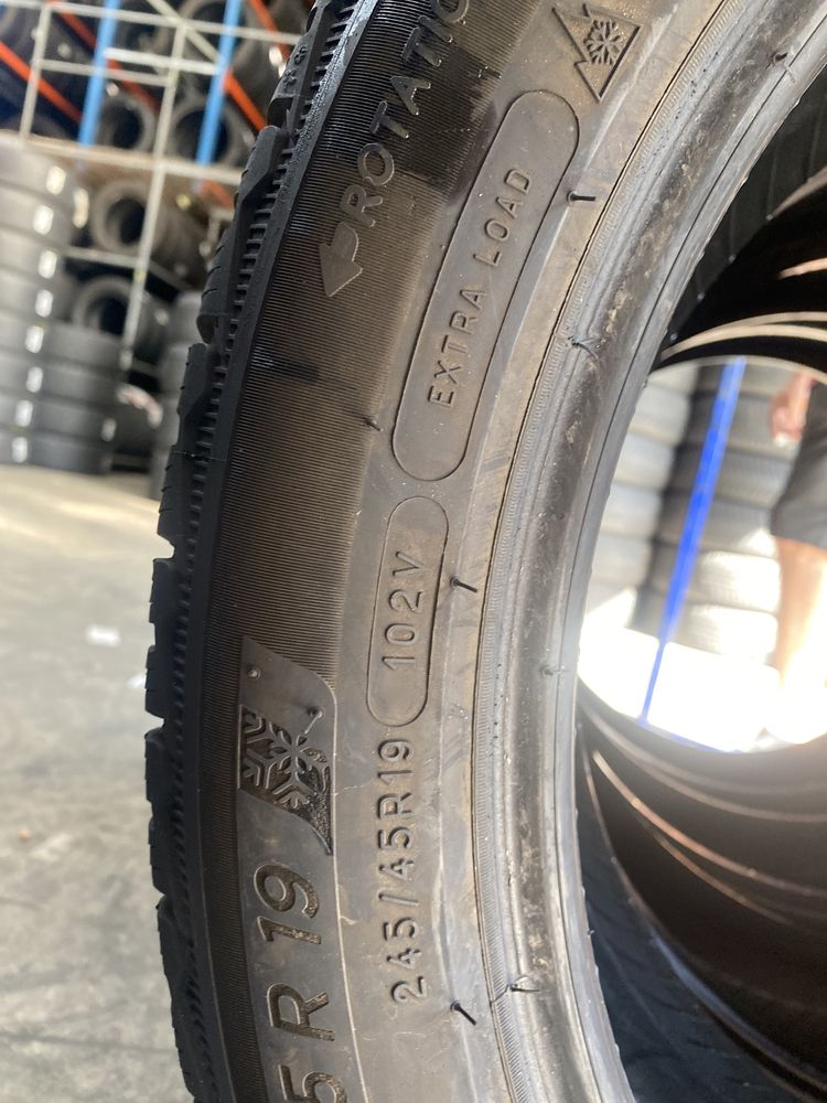 245/45/19 Michelin M+S