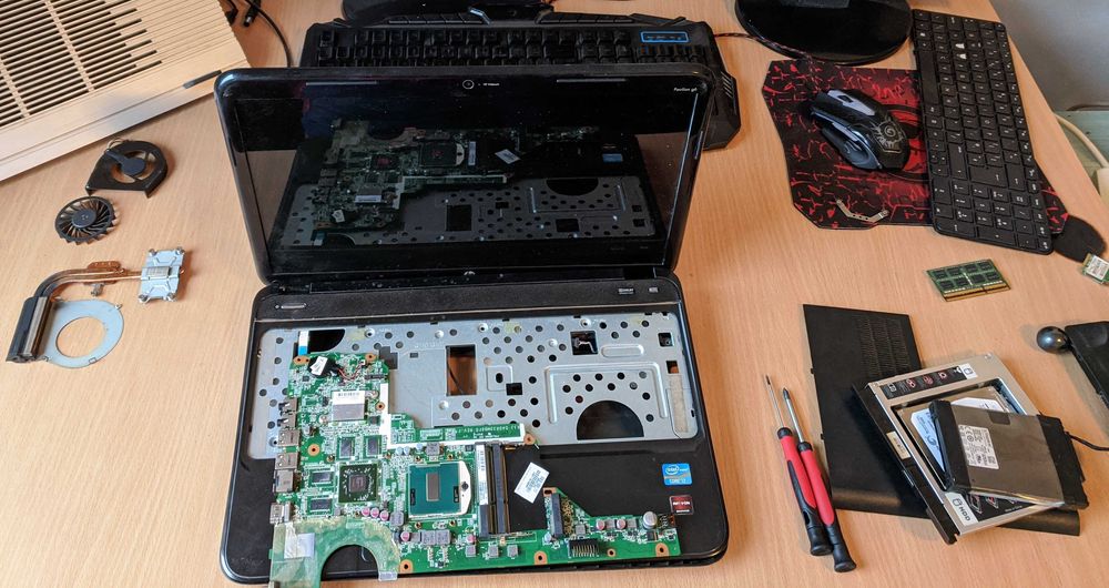 Reparatii laptop-uri / Reconditionare / Instalare Windows